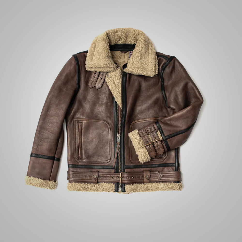 • buckle cuffs leather jacket detail
